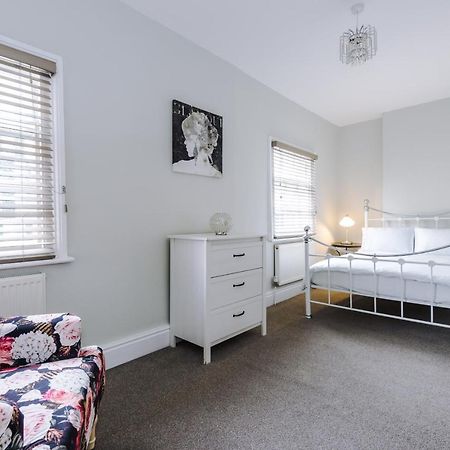 Market House Villa Chester Bagian luar foto