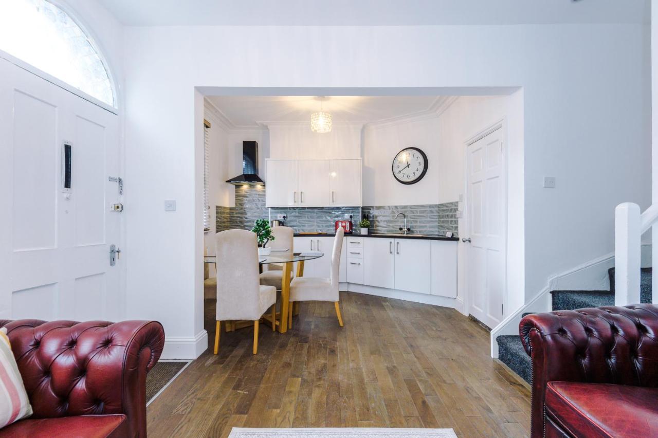 Market House Villa Chester Bagian luar foto