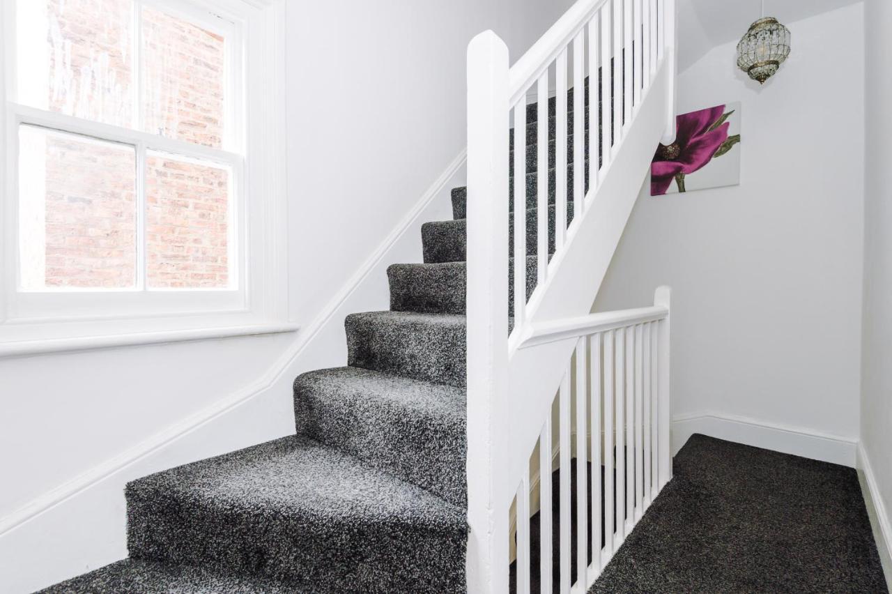 Market House Villa Chester Bagian luar foto