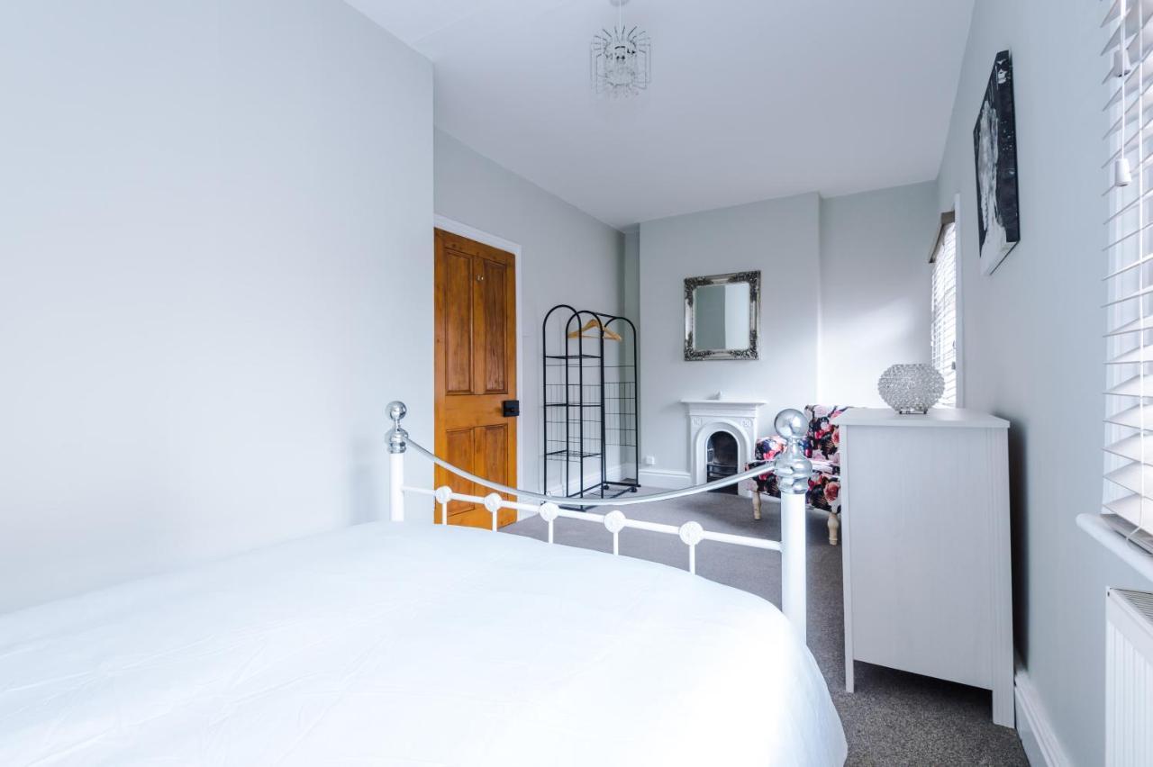 Market House Villa Chester Bagian luar foto